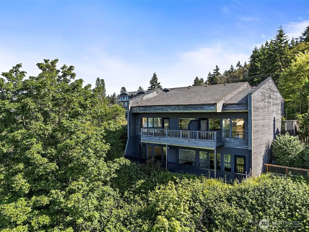2025 Wheaton Way Bremerton WA 98310