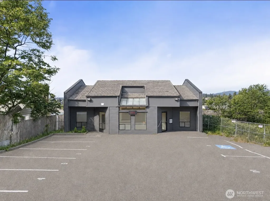 2025 Wheaton Way Bremerton WA 98310