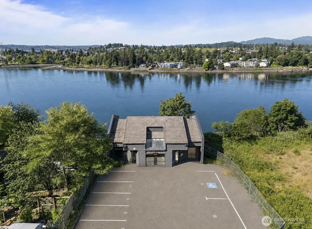2025 Wheaton Way Bremerton WA 98310