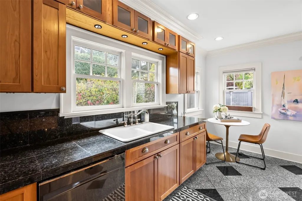 114 Queen Anne Drive Seattle WA 98109
