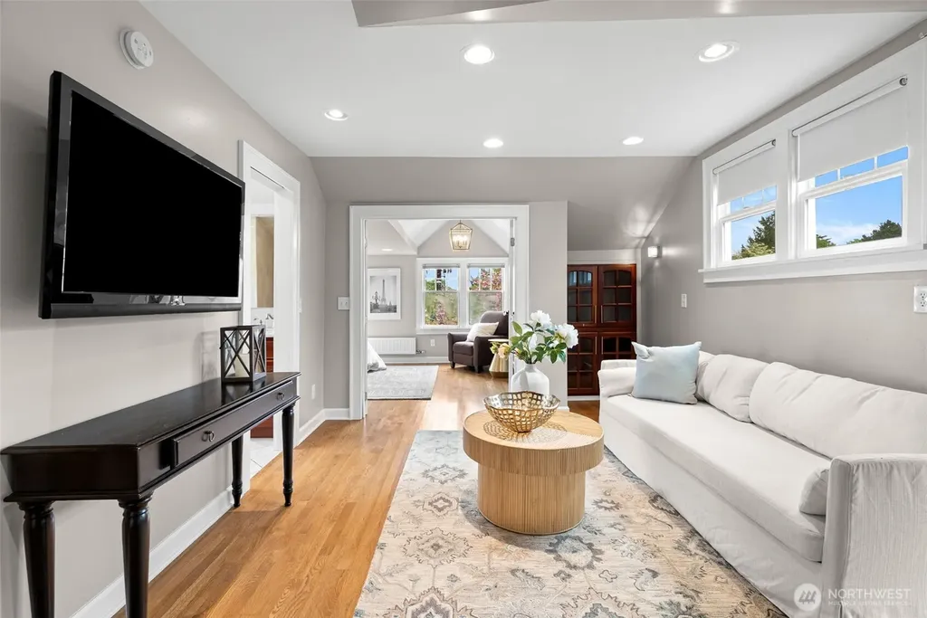 114 Queen Anne Drive Seattle WA 98109