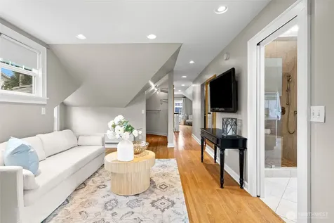114 Queen Anne Drive Seattle WA 98109