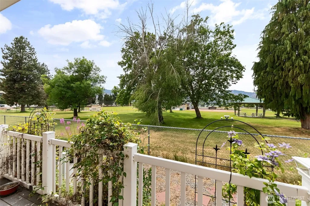 60 N Green Place East Wenatchee WA 98802