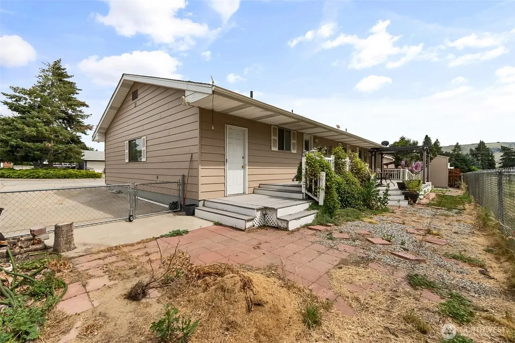 60 N Green Place East Wenatchee WA 98802