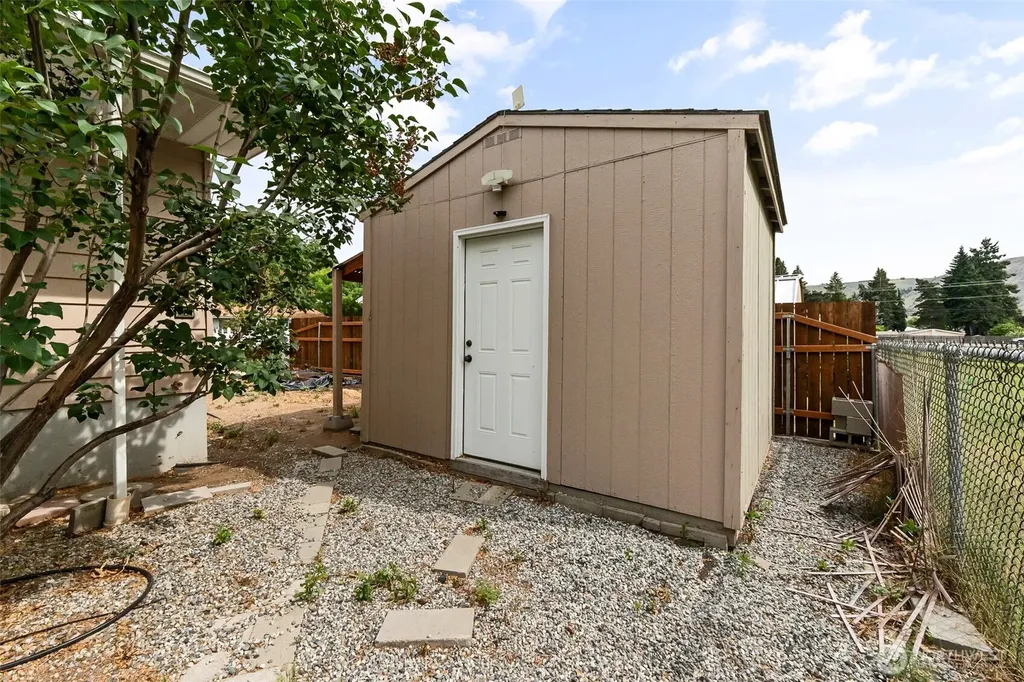 60 N Green Place East Wenatchee WA 98802