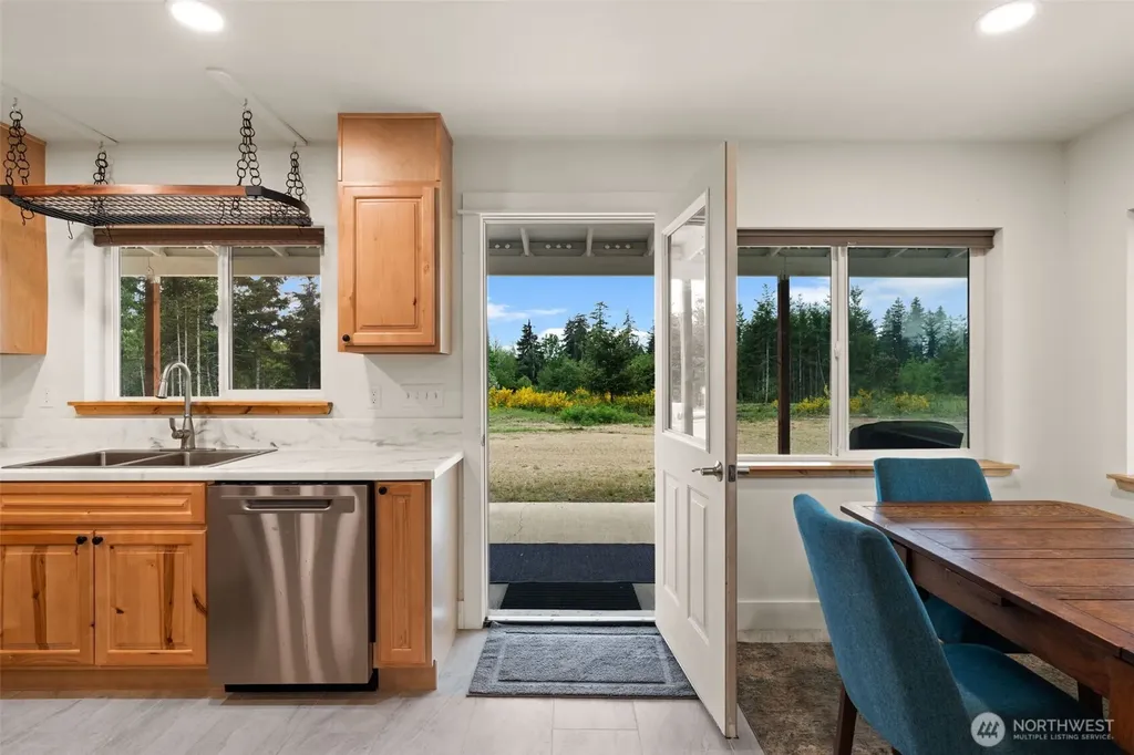 1363 E Crestview Drive Shelton WA 98584