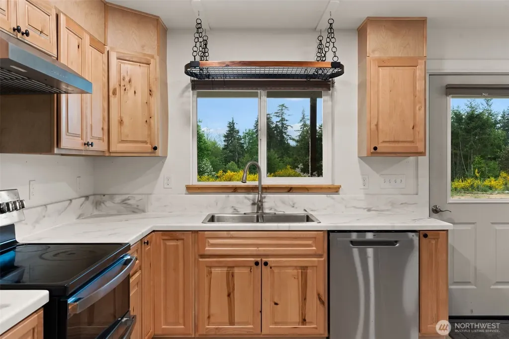1363 E Crestview Drive Shelton WA 98584