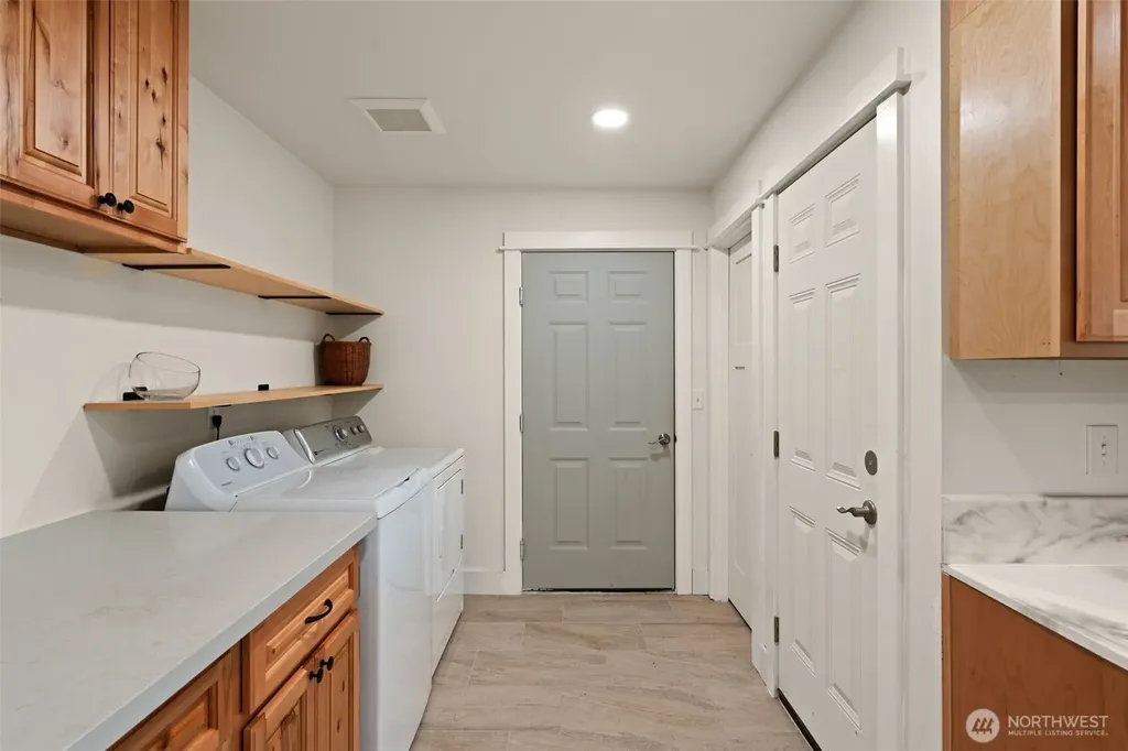 1363 E Crestview Drive Shelton WA 98584