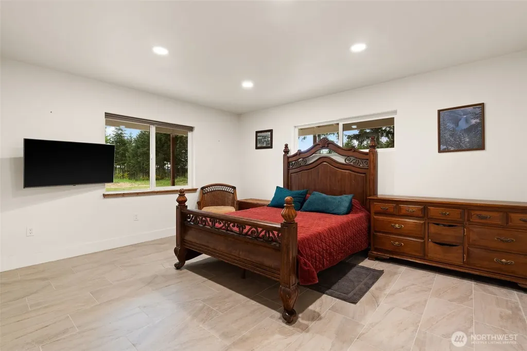 1363 E Crestview Drive Shelton WA 98584
