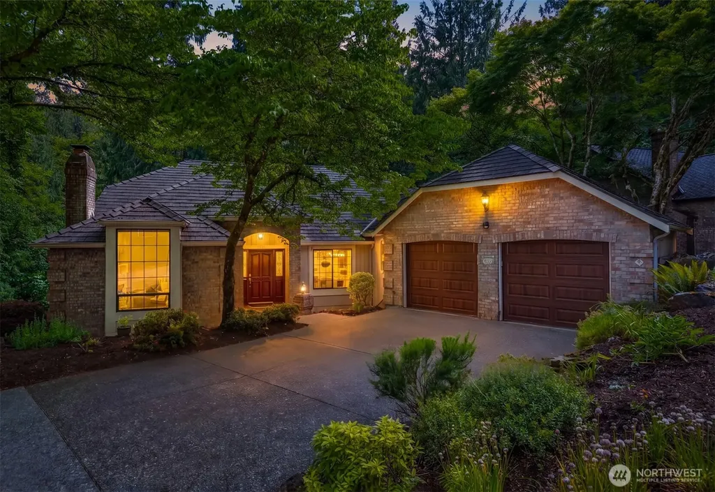 2815 NW Pine Cone Drive Issaquah WA 98027