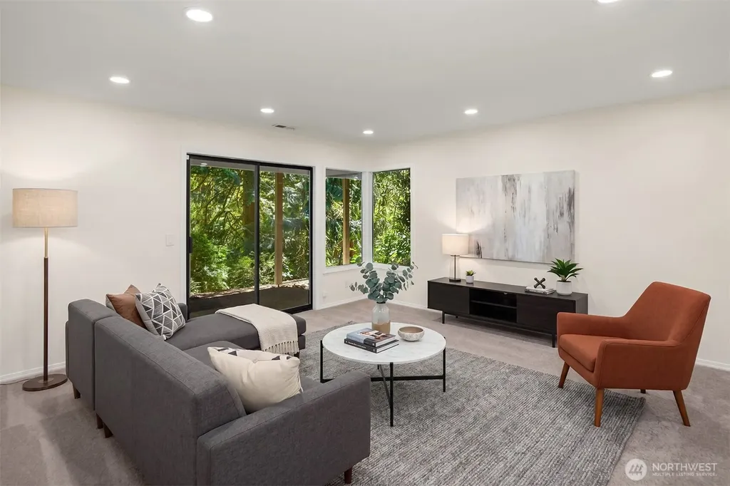 2815 NW Pine Cone Drive Issaquah WA 98027