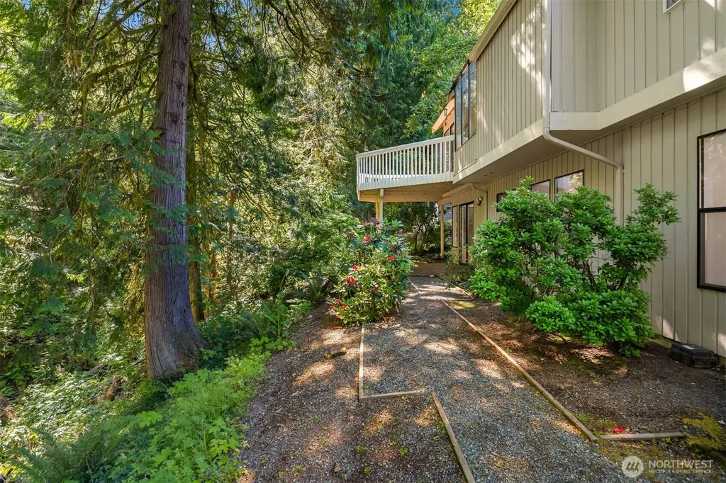 2815 NW Pine Cone Drive Issaquah WA 98027