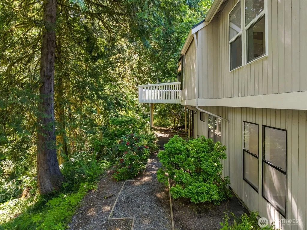 2815 NW Pine Cone Drive Issaquah WA 98027
