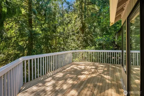 2815 NW Pine Cone Drive Issaquah WA 98027