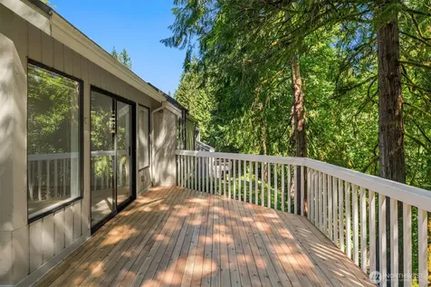 2815 NW Pine Cone Drive Issaquah WA 98027
