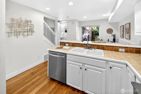 402 Aloha Street Seattle WA 98109