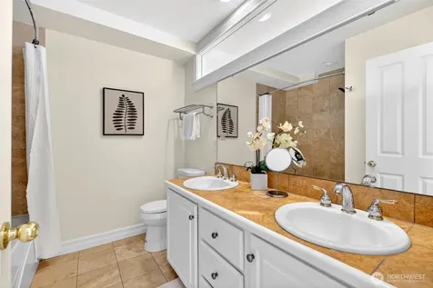 402 Aloha Street Seattle WA 98109