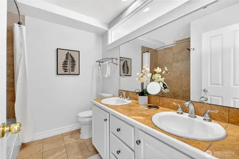 402 Aloha Street Seattle WA 98109