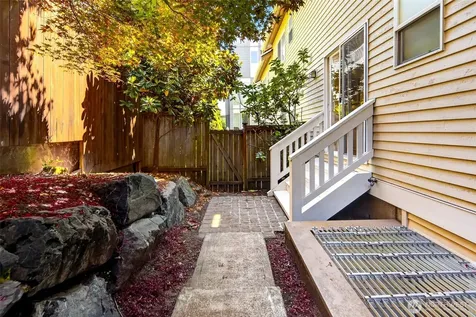 402 Aloha Street Seattle WA 98109
