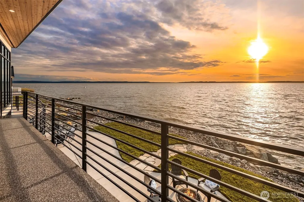 1104 Bayshore Drive Camano Island WA 98282