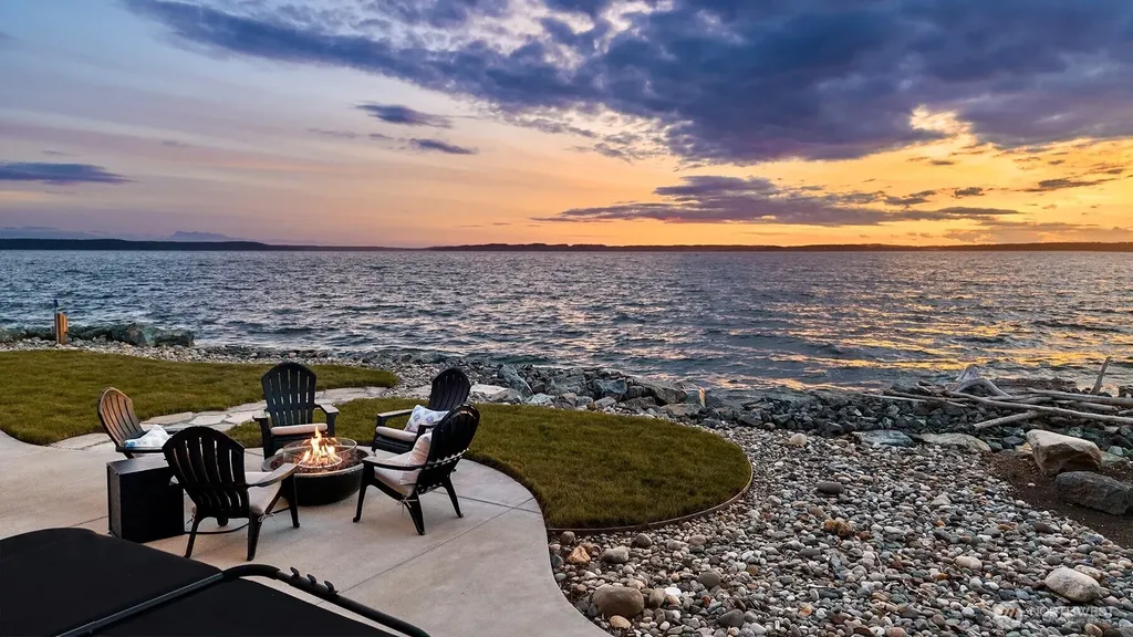1104 Bayshore Drive Camano Island WA 98282