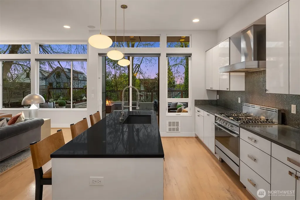 305 24th Avenue E Seattle WA 98112