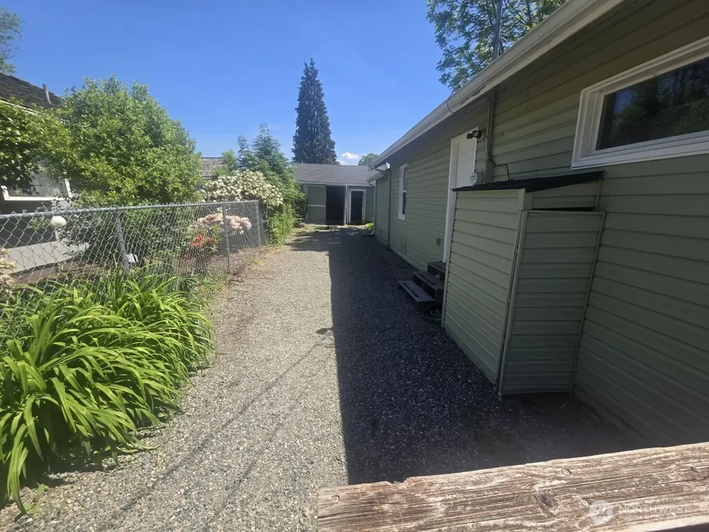 3011 Division Street Enumclaw WA 98022