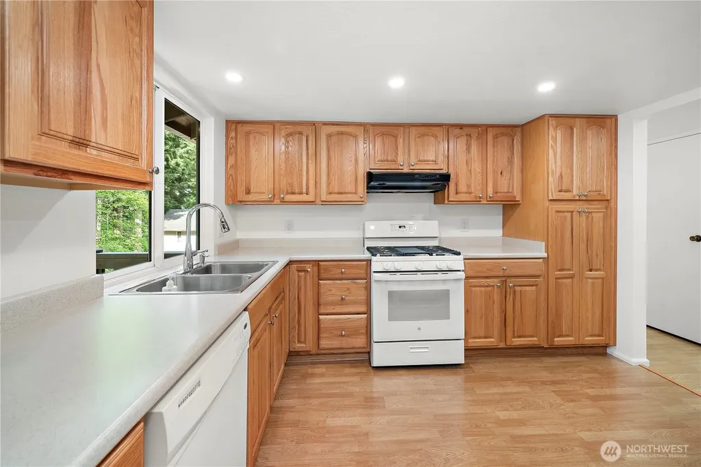1108 NE 195th Street Shoreline WA 98155