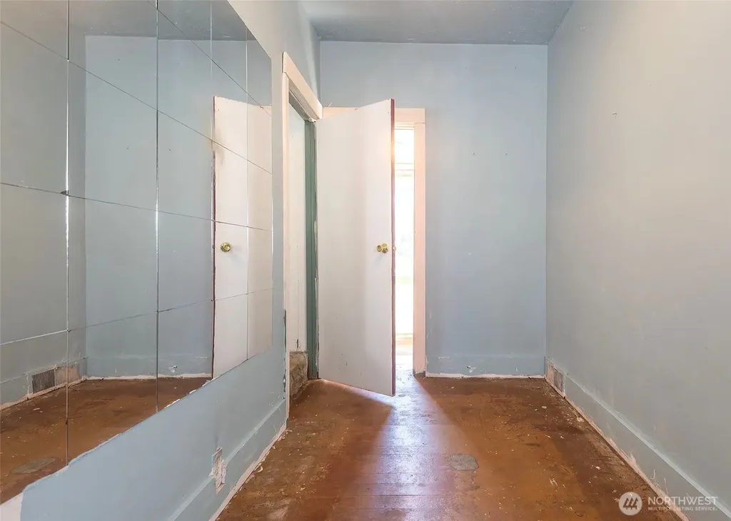 2214 N 60th Street Seattle WA 98103
