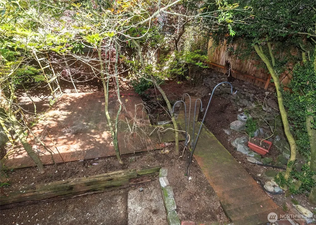 2214 N 60th Street Seattle WA 98103