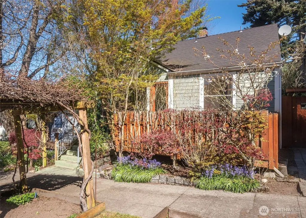 2214 N 60th Street Seattle WA 98103