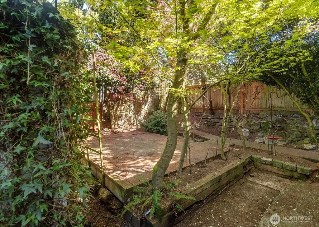 2214 N 60th Street Seattle WA 98103