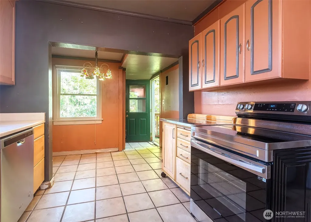 2214 N 60th Street Seattle WA 98103
