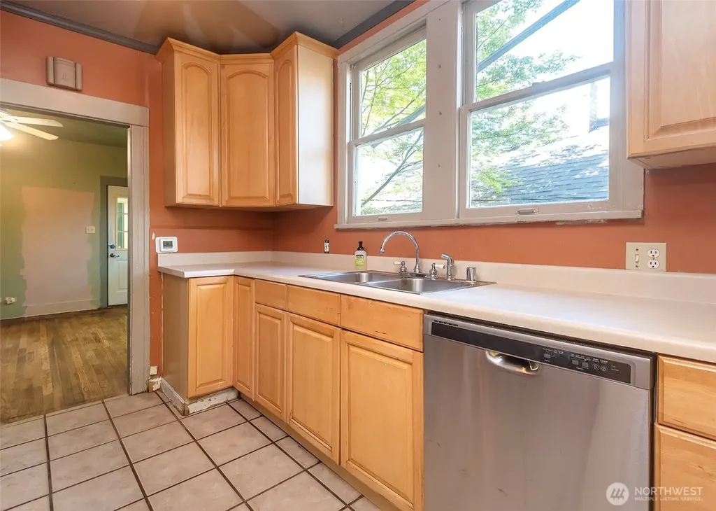 2214 N 60th Street Seattle WA 98103
