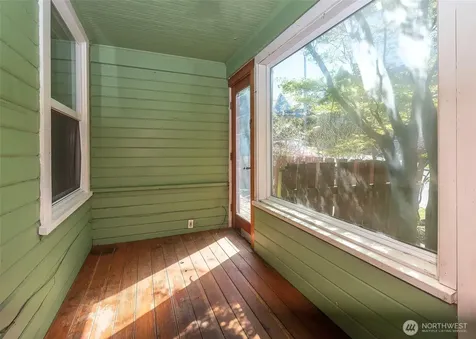 2214 N 60th Street Seattle WA 98103