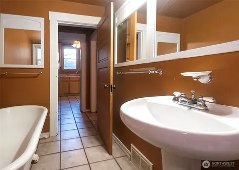 2214 N 60th Street Seattle WA 98103