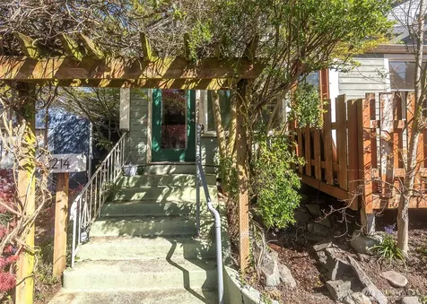 2214 N 60th Street Seattle WA 98103