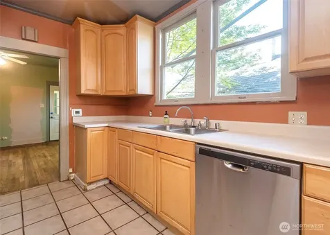 2214 N 60th Street Seattle WA 98103