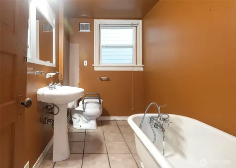 2214 N 60th Street Seattle WA 98103