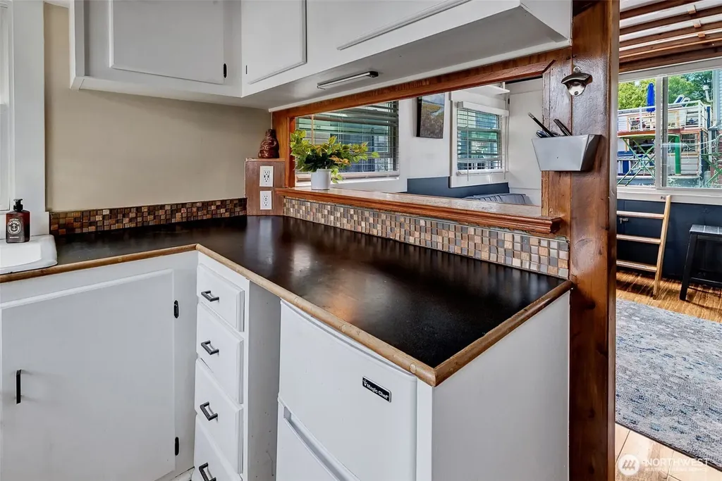 2143 N Northlake Way Seattle WA 98103