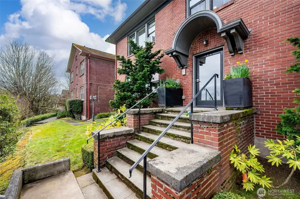 109 30th Avenue Seattle WA 98122