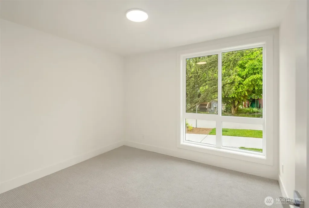 102 NE 44th Street Seattle WA 98105