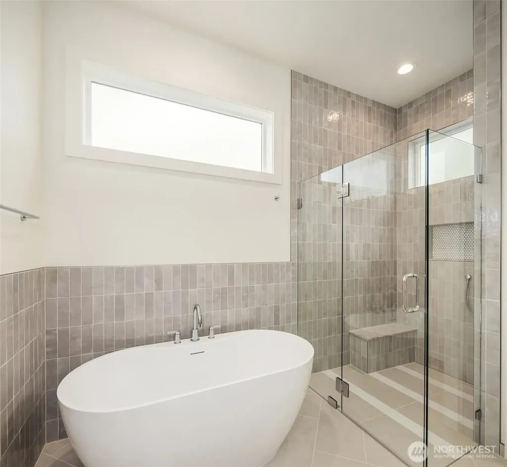 102 NE 44th Street Seattle WA 98105