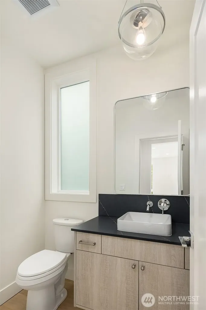 102 NE 44th Street Seattle WA 98105