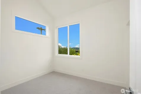 102 NE 44th Street Seattle WA 98105