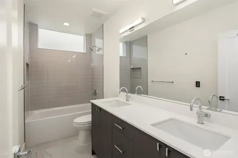 102 NE 44th Street Seattle WA 98105