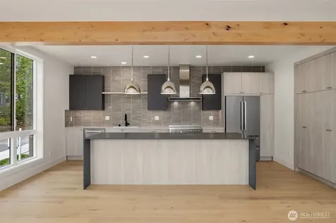 102 NE 44th Street Seattle WA 98105