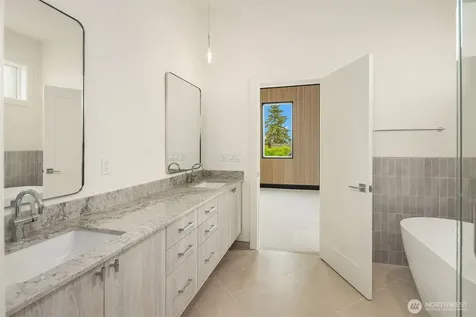 102 NE 44th Street Seattle WA 98105