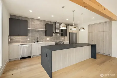 102 NE 44th Street Seattle WA 98105
