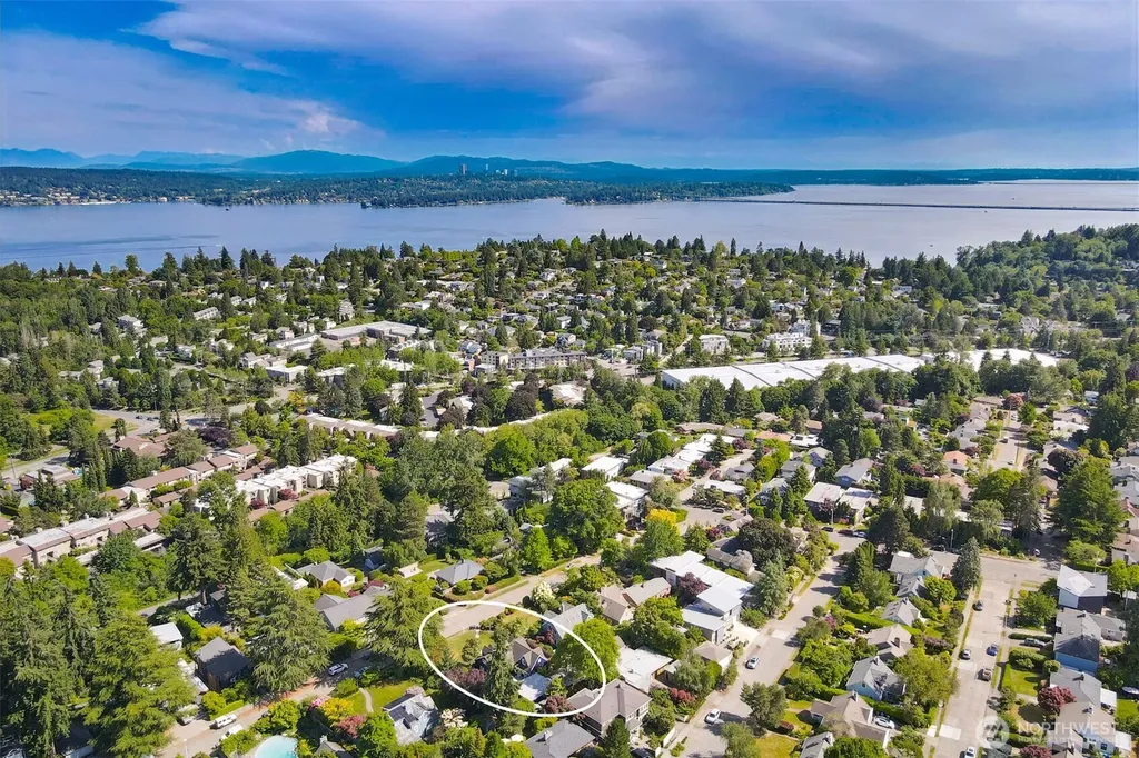 6605 57th Avenue NE Seattle WA 98115